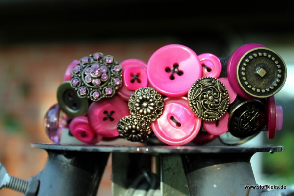 Knopfarmband von der Marke B.E.A. | pink/gold