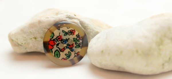Knopf | Kunststoff | 2-Loch | floral | getigerter Rand | 2,2 cm