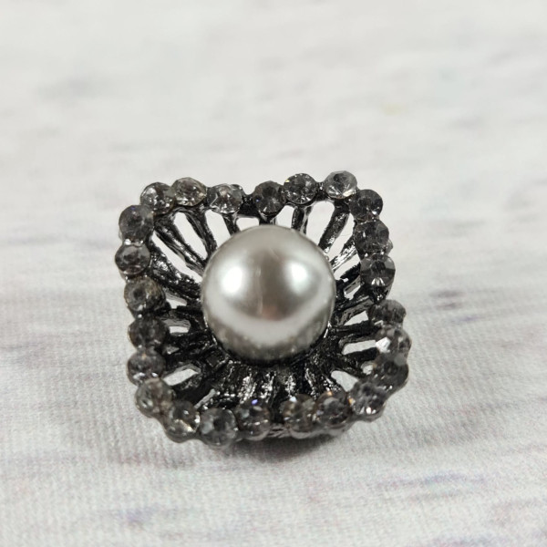 1 Knopf | Metall | Öse | ca.20mm x 20 mm | Inside | silber mit Strass