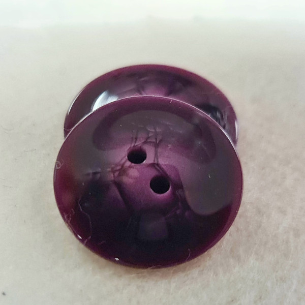 1 Knopf | Kunststoff | 2-Loch | elegant | ca. 22 mm | aubergine