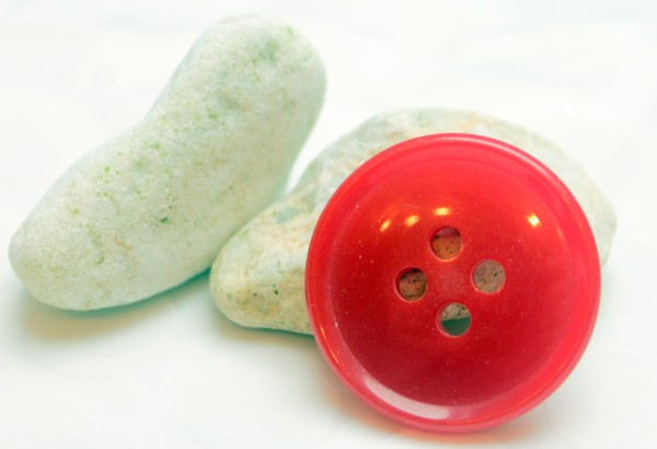 Knopf | Kunststoff | 4-Loch | rot | 3,9 cm