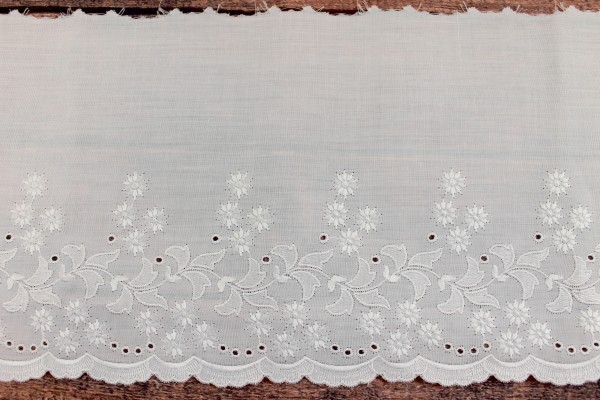 Borte | Baumwolle | bestickt | Blumenranke | 26,5cm | weiß