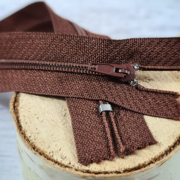 1 Reißverschluss | nicht teilbar | 30cm | Nylon | 3mm Spirale | braun