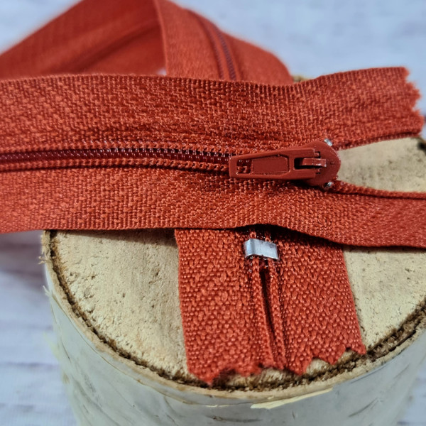 1 Reißverschluss | nicht teilbar | 30cm | Nylon | 3mm Spirale | terracotta