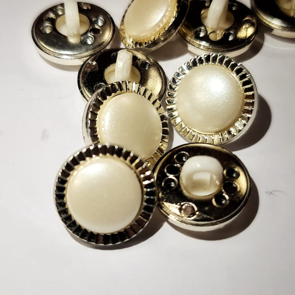 1 Knopf | Kunststoff | Öse | ca.14mm | hellgelb eingefasst