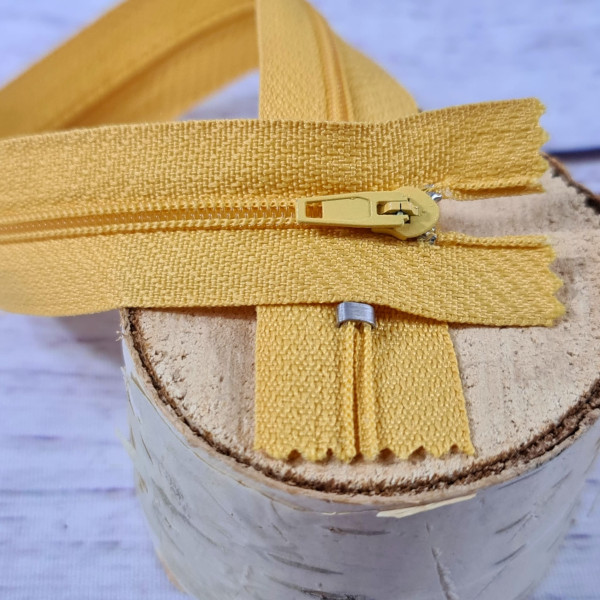 1 Reißverschluss | nicht teilbar | 30cm | Nylon | 3mm Spirale | goldgelb