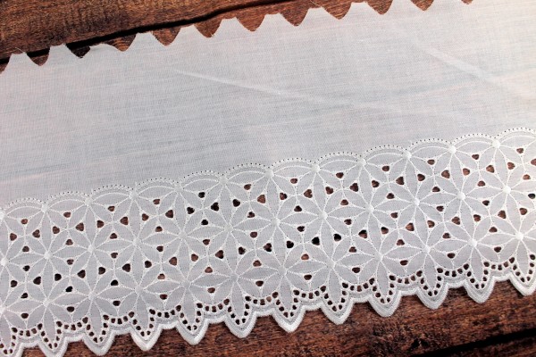 Borte | Baumwolle | bestickt | Blumen | 19cm | weiß