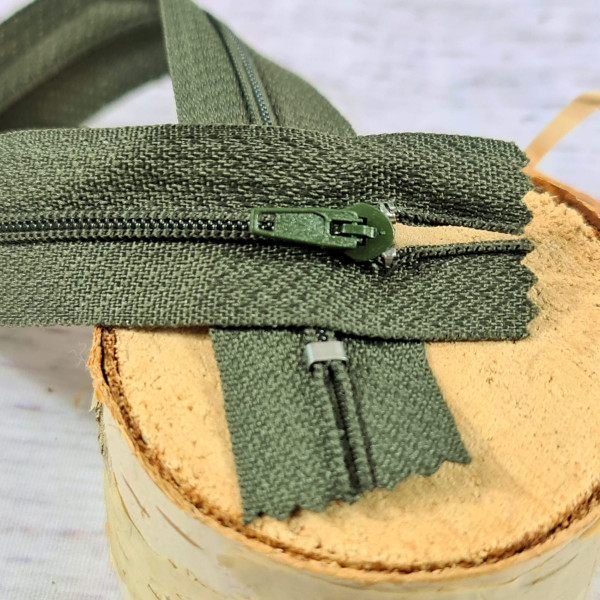 1 Reißverschluss | nicht teilbar | 30cm | Nylon | 3mm Spirale | moosgrün