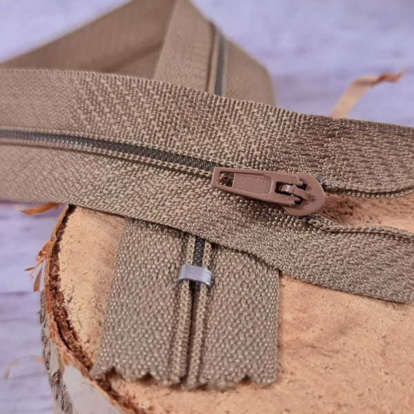 1 Reißverschluss | nicht teilbar | 30cm | Nylon | 3mm Spirale | braunbeige