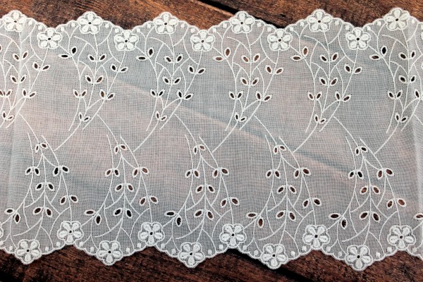 Borte | Baumwolle | bestickt | beidseitige Blume | 16,5cm | weiß