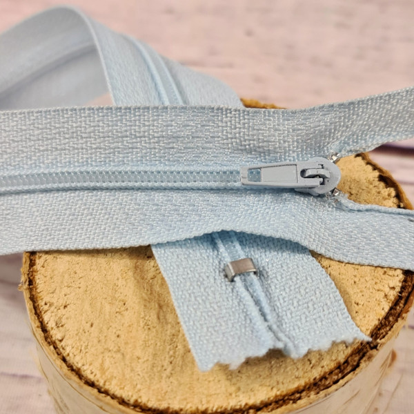 1 Reißverschluss | nicht teilbar | 30cm | Nylon | 3mm Spirale | hellblau
