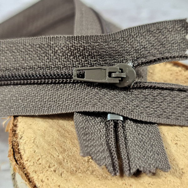 1 Reißverschluss | nicht teilbar | 30cm | Nylon | 3mm Spirale | dunkel beige