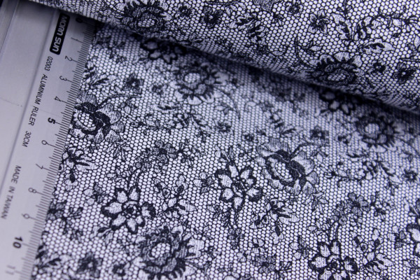 Baumwolle | bedruckt | schwarze Blumenspitze | grau