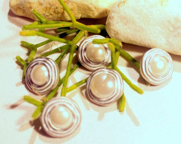 5 Kunststoffknöpfe | Öse | eingebettete Perle | silber/weiß | 1,6cm
