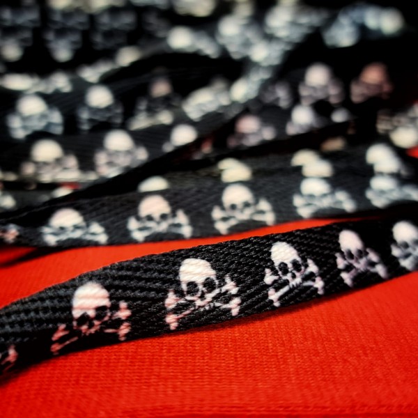 Flachkordel | 2 Stück | Skulls | schwarz
