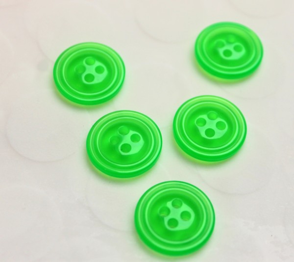 5 Knöpfe | Kunststoff | 4-Loch | neon grün | 2 cm