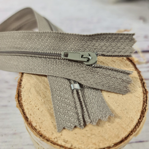 1 Reißverschluss | nicht teilbar | 30cm | Nylon | 3mm Spirale | beige