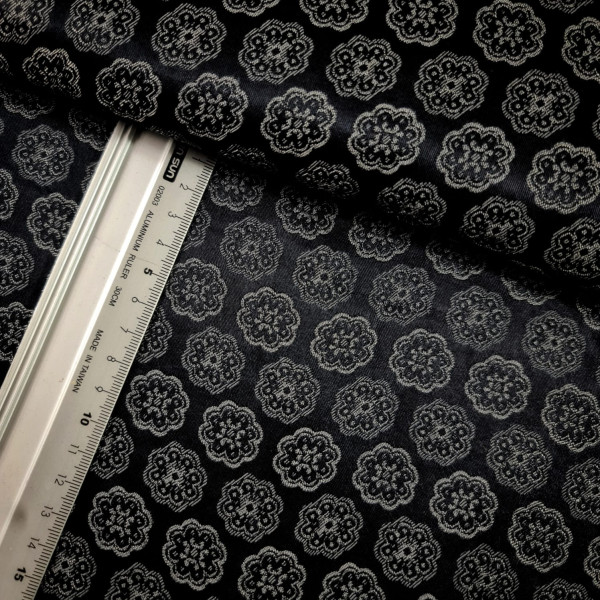 Stretch-Satin-Jacquard | bedruckt | Mandala Blumen | schwarz