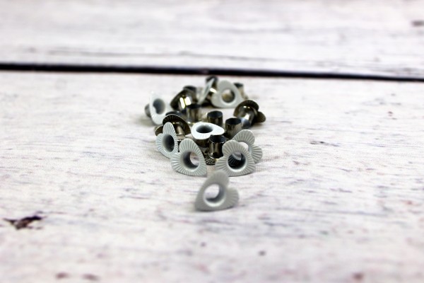 Ösen | 5mm | Herz | weiss